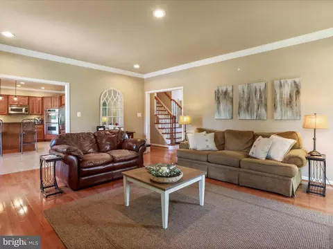 Living - 22124 Whitestone Ct, Smithsburg, MD 21783 photo 5 of 8