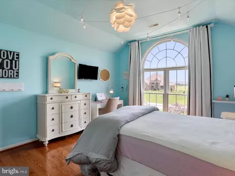 Bedroom - 22124 Whitestone Ct, Smithsburg, MD 21783 photo 7 of 10