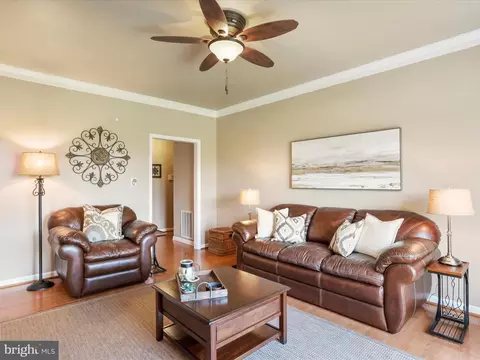 Living - 22124 Whitestone Ct, Smithsburg, MD 21783 photo 2 of 8