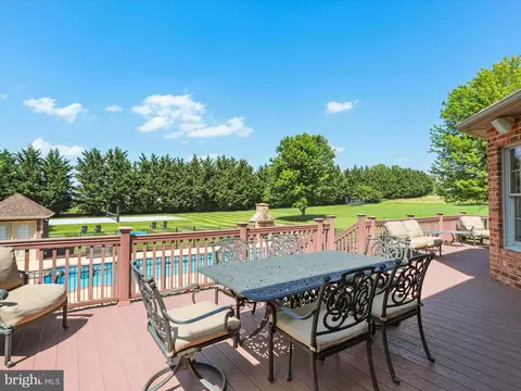 Exterior - 22124 Whitestone Ct, Smithsburg, MD 21783 photo 3 of 16