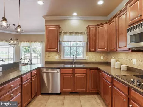 Kitchen - 22124 Whitestone Ct, Smithsburg, MD 21783 photo 5 of 10