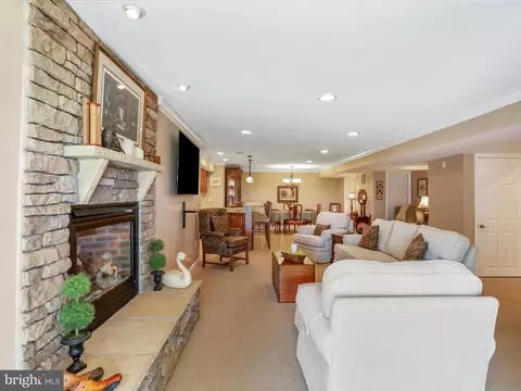 Living - 22124 Whitestone Ct, Smithsburg, MD 21783 photo 6 of 8