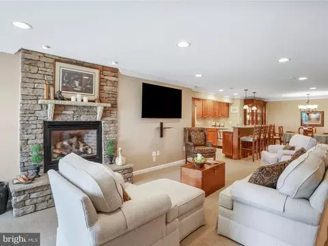 Living - 22124 Whitestone Ct, Smithsburg, MD 21783 photo 7 of 8