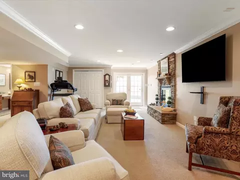 Living - 22124 Whitestone Ct, Smithsburg, MD 21783 photo 8 of 8
