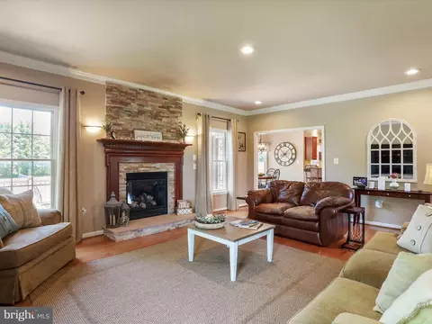 Living - 22124 Whitestone Ct, Smithsburg, MD 21783 photo 3 of 8