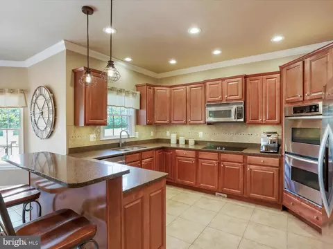 Kitchen - 22124 Whitestone Ct, Smithsburg, MD 21783 photo 4 of 10