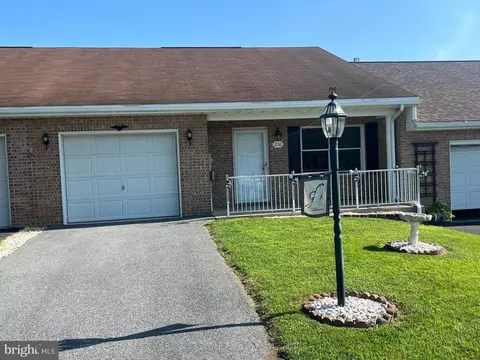 236 Winding Oak Dr, Hagerstown, MD 21740
