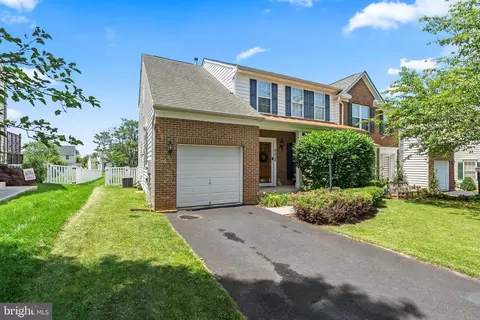 9418 Morning Walk Dr, Hagerstown, MD 21740