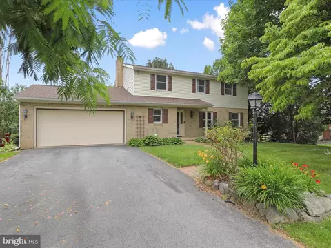 2013 Maplewood Dr, Hagerstown, MD 21740