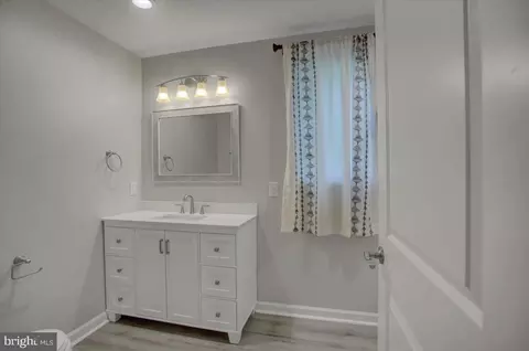 Entry Way - 13435 Kretsinger Rd, Smithsburg, MD 21783 photo 5 of 8