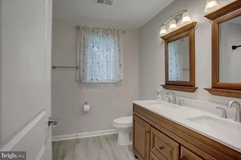 Entry Way - 13435 Kretsinger Rd, Smithsburg, MD 21783 photo 4 of 8