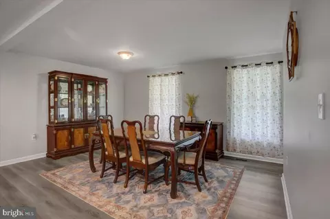 Dining - 13435 Kretsinger Rd, Smithsburg, MD 21783 photo 1 of 2