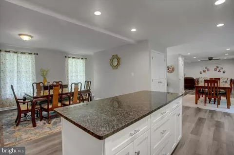 Entry Way - 13435 Kretsinger Rd, Smithsburg, MD 21783 photo 2 of 8
