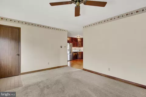 Entry Way - 16 Chips Ct, Smithsburg, MD 21783 photo 1 of 2