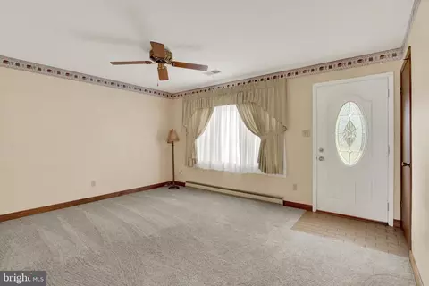 Living - 16 Chips Ct, Smithsburg, MD 21783 photo 1 of 2