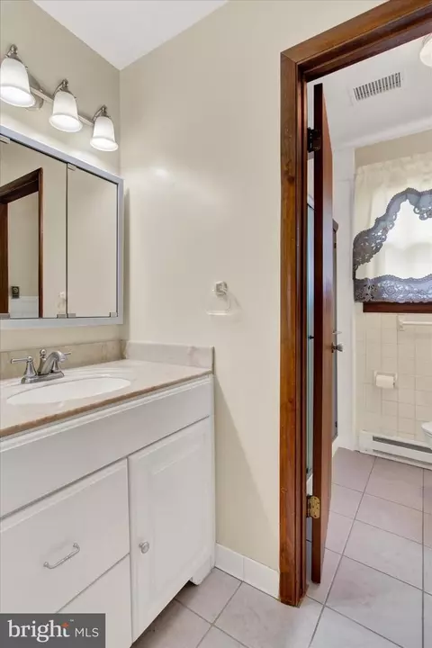 Bath - 16 Chips Ct, Smithsburg, MD 21783 photo 1 of 1
