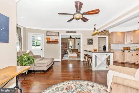 Entry Way - 34 Water St W, Smithsburg, MD 21783 photo 5 of 10
