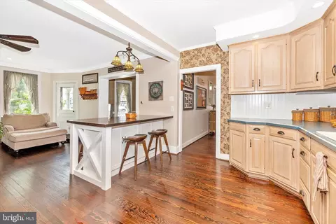 Entry Way - 34 Water St W, Smithsburg, MD 21783 photo 6 of 10