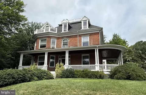 1011 Oak Hill Ave, Hagerstown, MD 21742