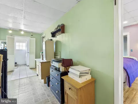 Entry Way - 39 N Maple Ave, Smithsburg, MD 21783 photo 2 of 2