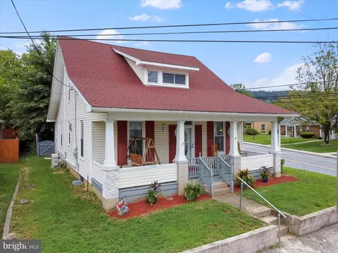 Exterior - 39 N Maple Ave, Smithsburg, MD 21783 photo 2 of 11