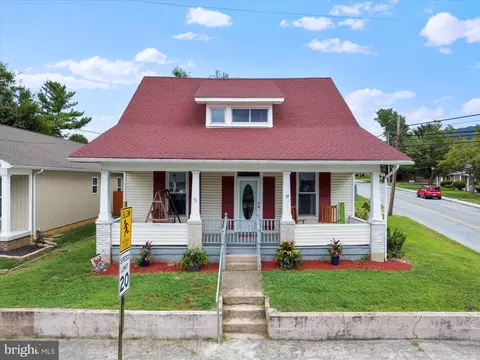 39 N Maple Ave, Smithsburg, MD 21783