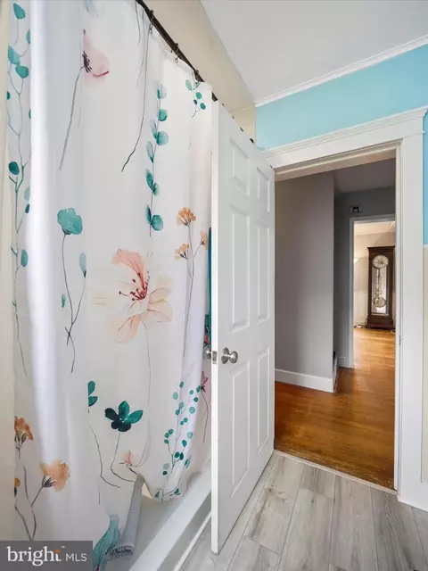 Bath - 39 N Maple Ave, Smithsburg, MD 21783 photo 2 of 2
