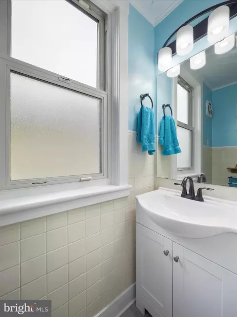 Bath - 39 N Maple Ave, Smithsburg, MD 21783 photo 1 of 2