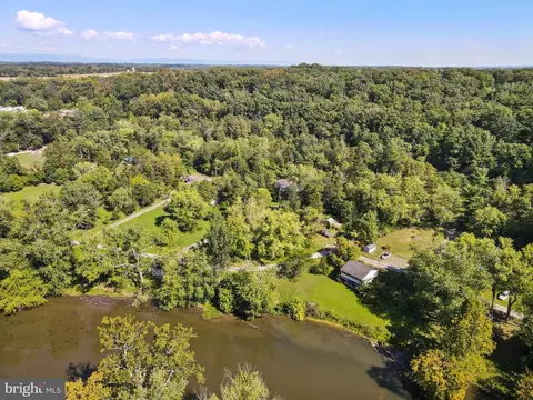 13726 Hopps Landing Rd, Hagerstown, MD 21740