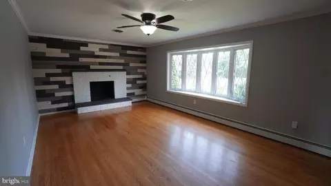 Living - 367 Devonshire Rd, Hagerstown, MD 21740 photo 4 of 5