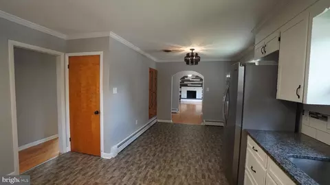 Entry Way - 367 Devonshire Rd, Hagerstown, MD 21740 photo 5 of 7