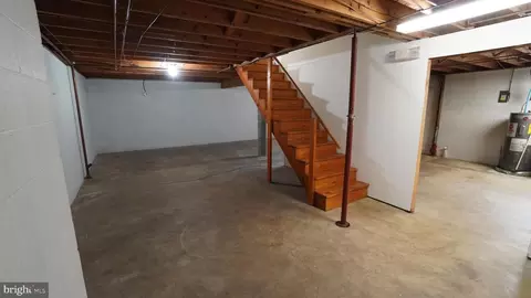Entry Way - 367 Devonshire Rd, Hagerstown, MD 21740 photo 7 of 7