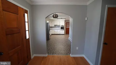 Entry Way - 367 Devonshire Rd, Hagerstown, MD 21740 photo 3 of 7