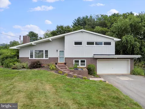 12825 Bradbury Ave, Smithsburg, MD 21783