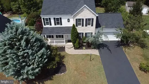 11805 White Pine Dr, Hagerstown, MD 21740