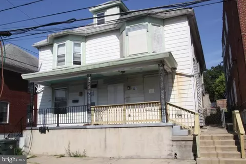 227 N Locust St, Hagerstown, MD 21740