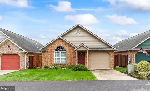 20434 Kings Crest Blvd, Hagerstown, MD 21742