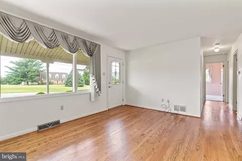 Living - 8003 Mapleville Rd, Boonsboro, MD 21713 photo 3 of 8
