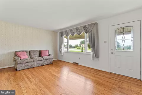 Living - 8003 Mapleville Rd, Boonsboro, MD 21713 photo 2 of 8