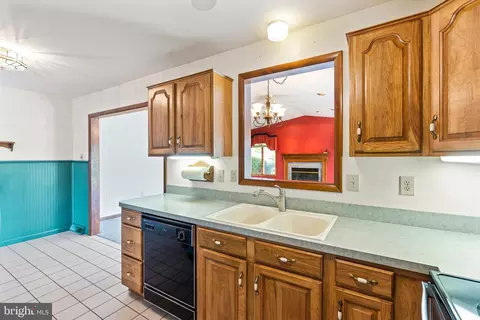 Kitchen - 8003 Mapleville Rd, Boonsboro, MD 21713 photo 4 of 5