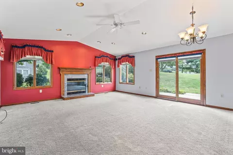 Living - 8003 Mapleville Rd, Boonsboro, MD 21713 photo 5 of 8