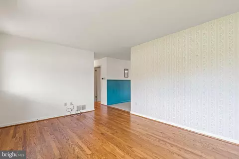 Living - 8003 Mapleville Rd, Boonsboro, MD 21713 photo 4 of 8