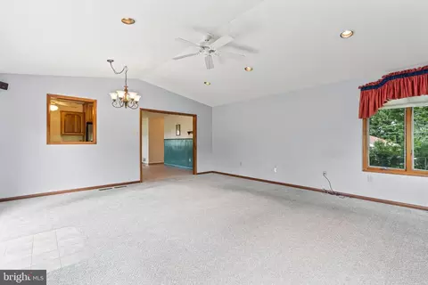 Living - 8003 Mapleville Rd, Boonsboro, MD 21713 photo 7 of 8