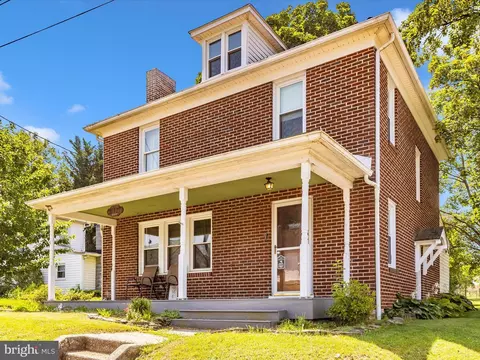 21127 Twin Springs Dr, Smithsburg, MD 21783