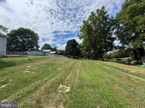 10502 Honeyfield Rd, Williamsport, MD 21795