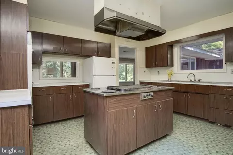 Kitchen - 13337 Rowe Rd, Smithsburg, MD 21783 photo 3 of 5