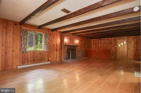 Living - 13337 Rowe Rd, Smithsburg, MD 21783 photo 12 of 15