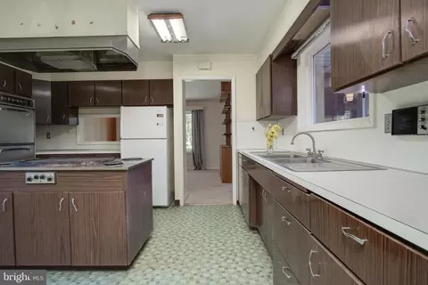 Kitchen - 13337 Rowe Rd, Smithsburg, MD 21783 photo 4 of 5