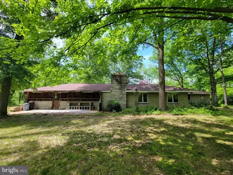 Exterior - 13337 Rowe Rd, Smithsburg, MD 21783 photo 7 of 9