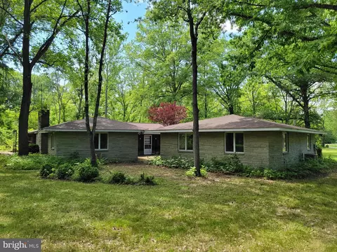 Exterior - 13337 Rowe Rd, Smithsburg, MD 21783 photo 6 of 9